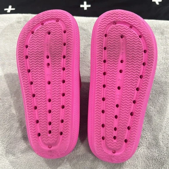 💞⭐️💞PINK RUBBER SLIDES💞⭐️💞 - Picture 4 of 5